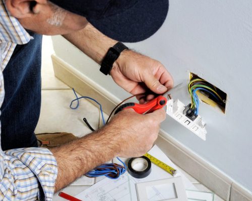 Things-to-Consider-While-Choosing-a-Best-Electrical-Repair